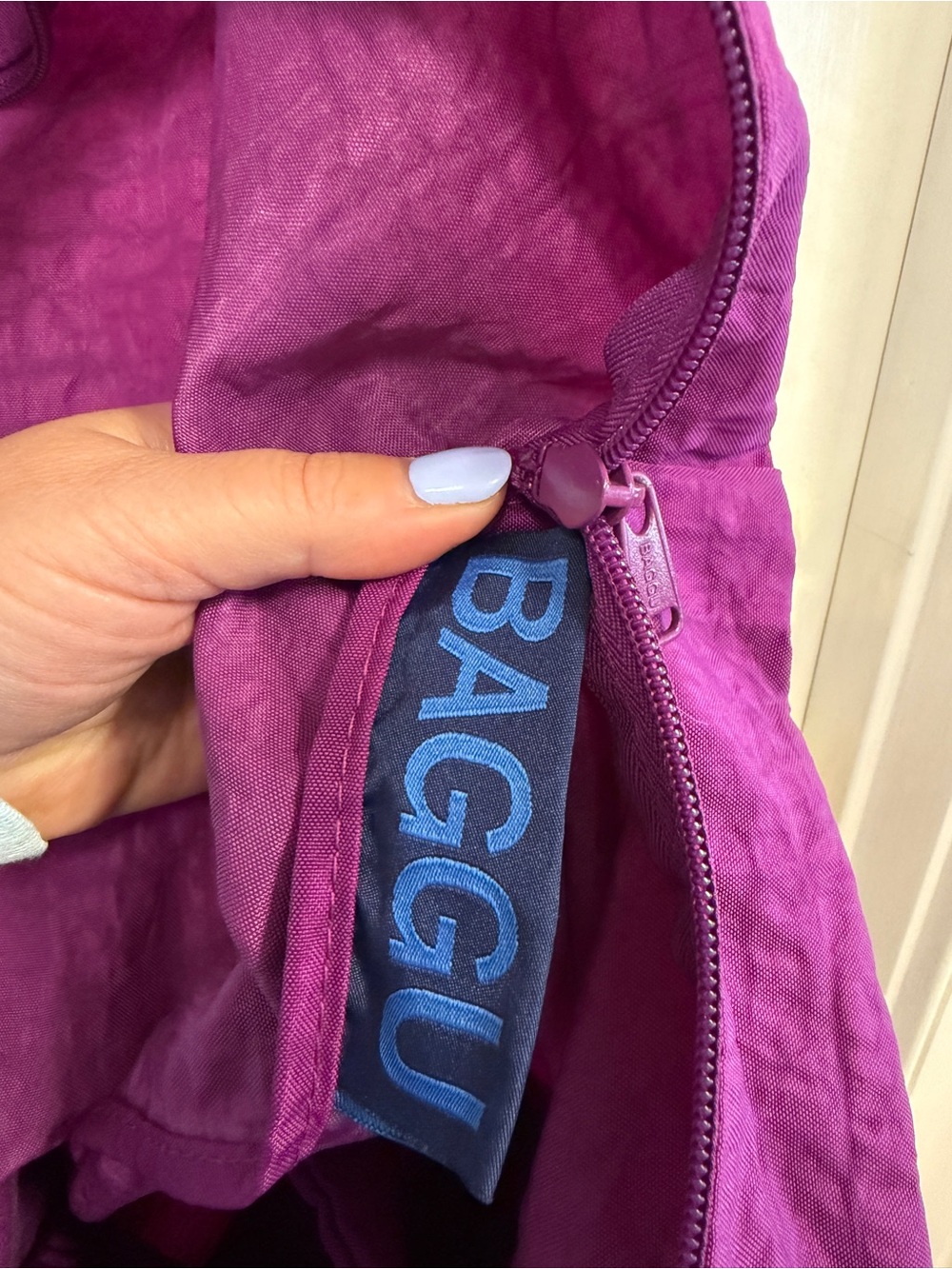 BAGGU Cloud Travel bag in Orchid - Picture 6 of 10